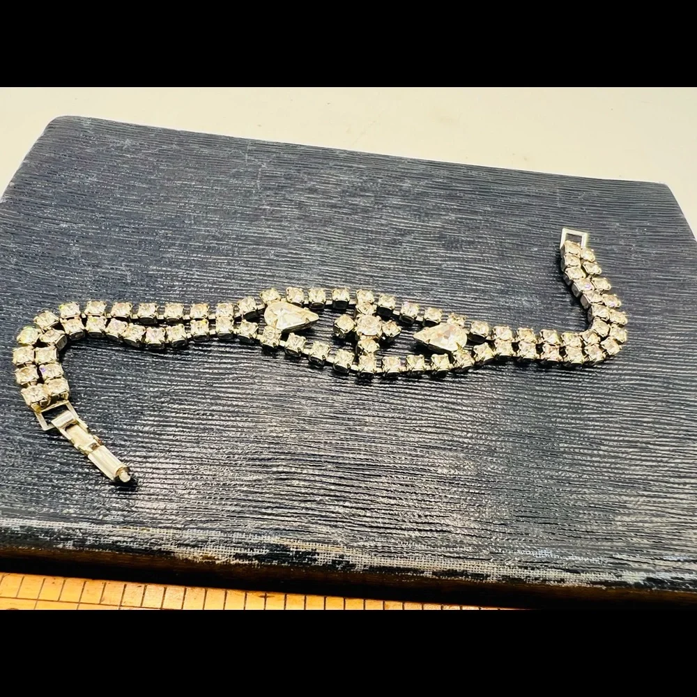 Vintage silver tone rhinestone chain bracelet 7” - Picture 4 of 8